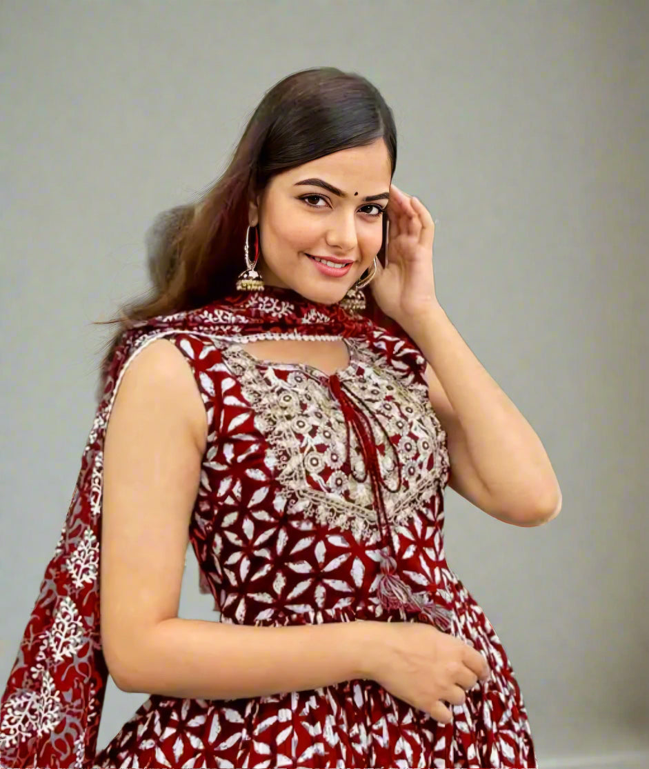 Floraluna Women's Rayon Printed Sleeveless Short Designer Kurti,Sharara With Dupatta Set